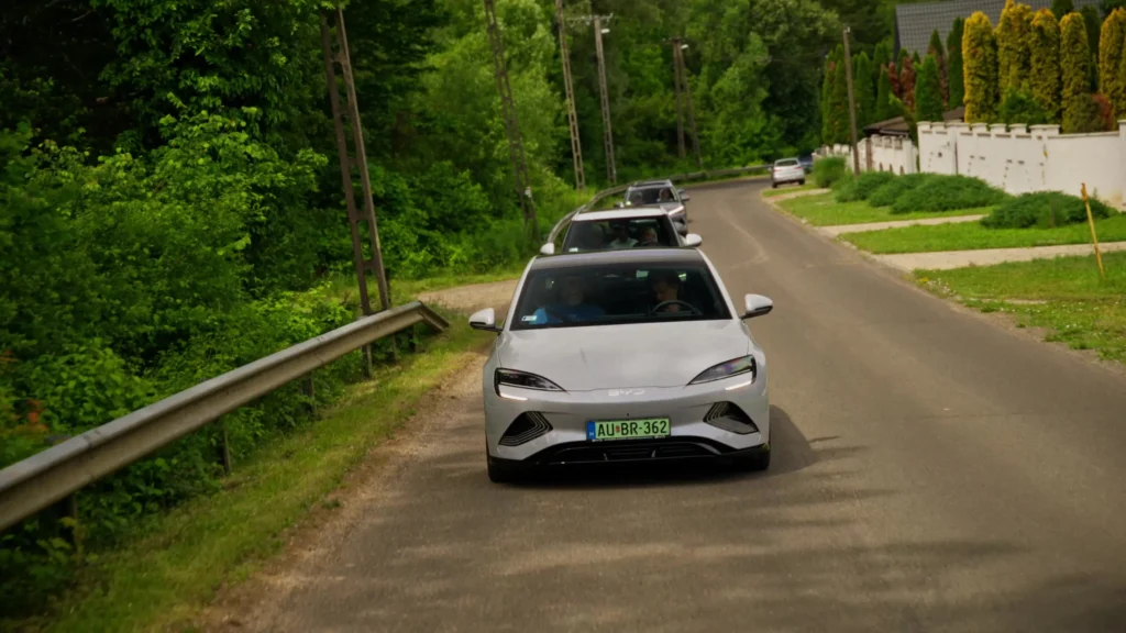 byd-roadshow-seal-vezetes-kozben